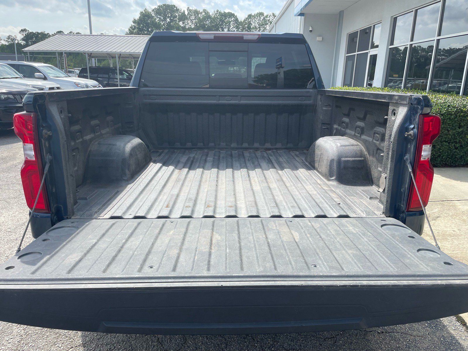 Used 2021 Chevrolet Silverado 1500 LTZ w/ LTZ Convenience Package II AWD/4WD image 8