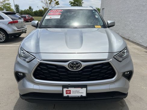 Used 2020 Toyota Highlander XLE AWD/4WD image 2