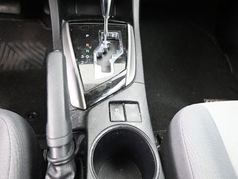 Used 2016 Toyota Corolla L FWD image 30