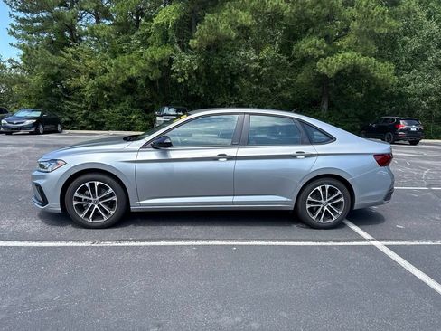 Used 2025 Volkswagen Jetta Sport FWD image 2