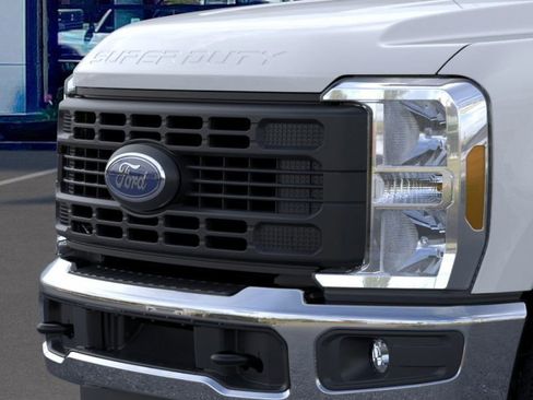 New 2026 Ford F250 XL w/ XL Chrome Package image 17