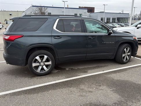 Used 2020 Chevrolet Traverse LT w/ LT Premium Package image 5
