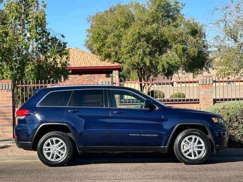 Used 2017 Jeep Grand Cherokee Laredo w/ Quick Order Package 23E image 9
