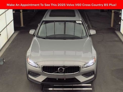 Certified 2025 Volvo V60 B5 Cross Country Plus image 2