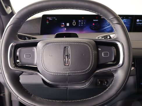 New 2025 Lincoln Navigator Reserve w/ Jet Appearance Package AWD/4WD image 3
