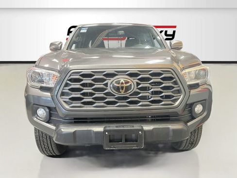 Used 2022 Toyota Tacoma TRD Off-Road AWD/4WD image 2