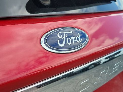 Used 2023 Ford Explorer XLT w/ Equipment Group 202A RWD image 5