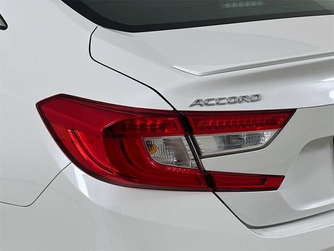 Used 2019 Honda Accord Sport image 2