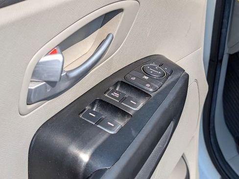 Used 2016 Kia Sedona L FWD image 16