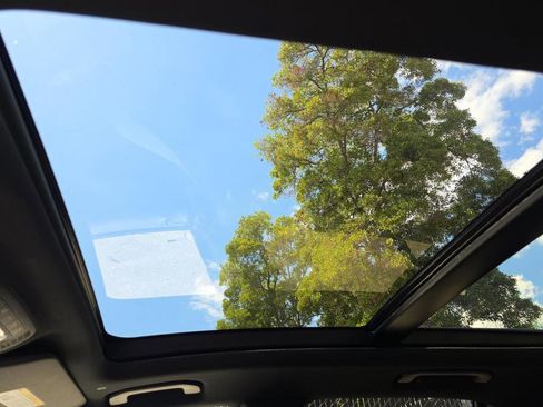 Used 2025 Mercedes-Benz GLE 350 4MATIC image 9