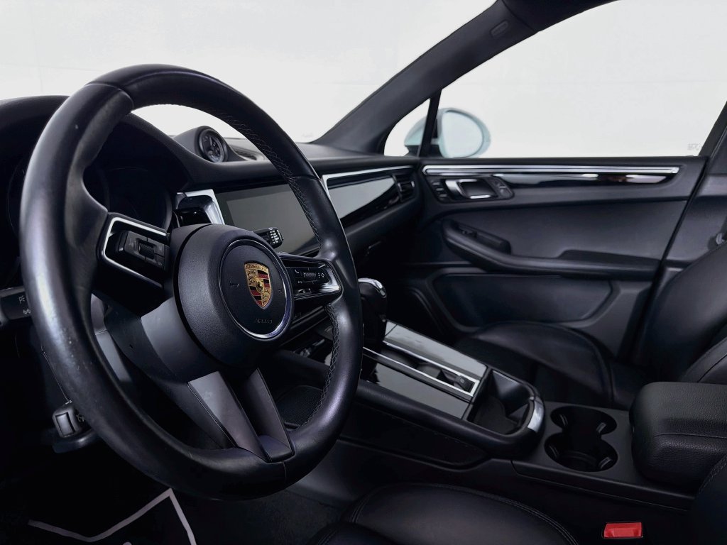 Certified 2023 Porsche Macan AWD/4WD image 4