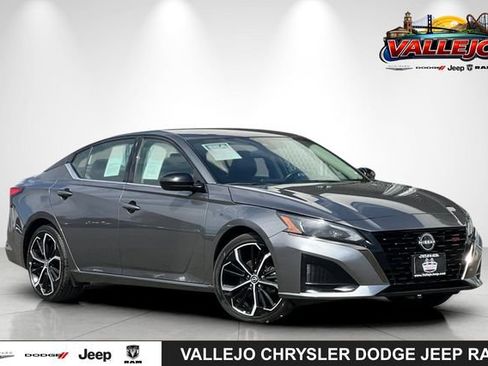 Used 2024 Nissan Altima 2.5 SR FWD image 1