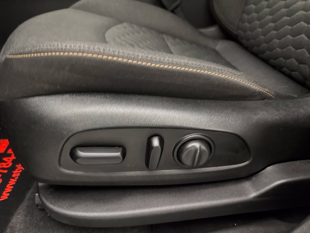 Used 2020 Chevrolet Equinox LT w/ Driver Convenience Package AWD/4WD image 20