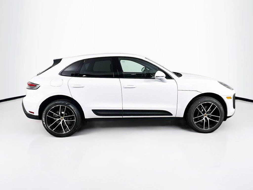 Certified 2026 Porsche Macan AWD/4WD image 8