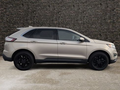 Used 2017 Ford Edge SEL w/ Equipment Group 201A AWD/4WD image 3