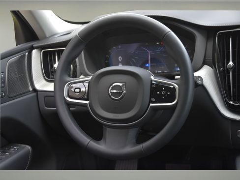 Certified 2025 Volvo XC60 B5 Ultra w/ Protection Package Premier image 15