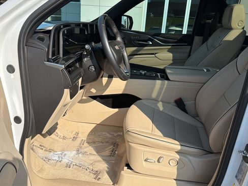 Used 2024 Cadillac Escalade ESV Premium Luxury AWD/4WD image 10