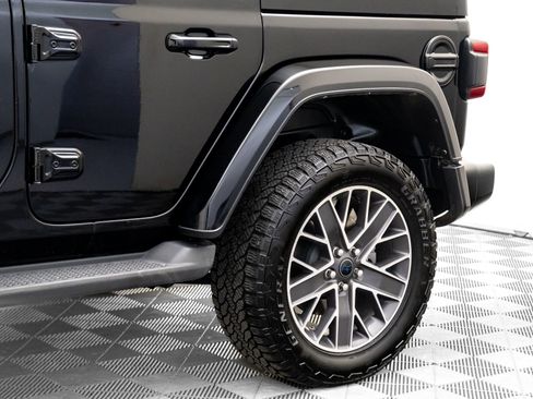 Used 2024 Jeep Wrangler High Altitude image 32