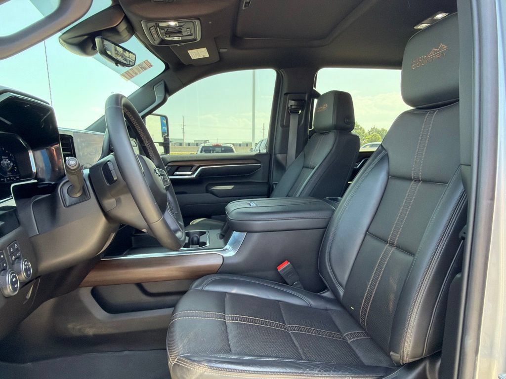 Used 2024 Chevrolet Silverado 3500 High Country w/ Technology Package AWD/4WD image 45