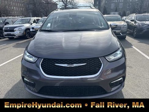 Used 2023 Chrysler Pacifica Limited image 12