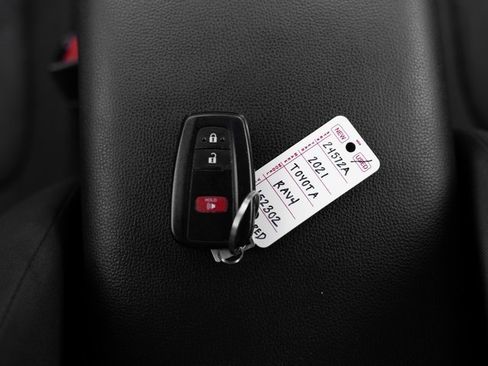 Used 2021 Toyota RAV4 XLE image 26