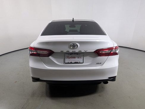 Used 2020 Toyota Camry XLE FWD image 7