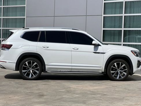 Used 2025 Volkswagen Atlas SEL Premium R-Line image 3