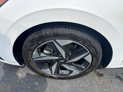 Used 2023 Hyundai Elantra Limited FWD image 7