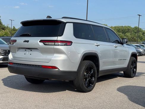 Used 2023 Jeep Grand Cherokee L Laredo RWD image 11