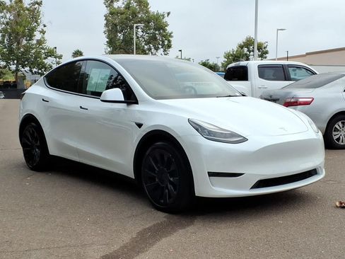 Used 2021 Tesla Model Y Long Range AWD/4WD image 4