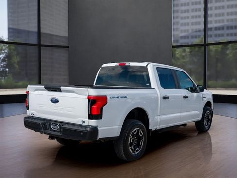 Used 2022 Ford F150 Lightning Pro image 5