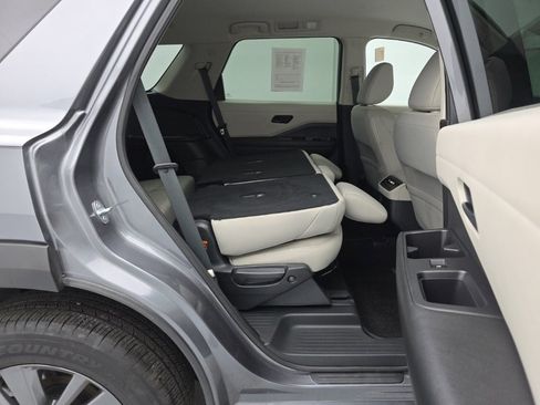 Used 2023 Nissan Pathfinder SV w/ Black Appearance Package image 44