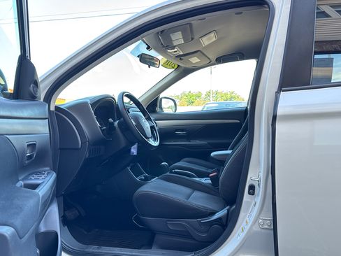 Used 2016 Mitsubishi Outlander ES FWD image 9