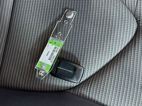 Used 2024 Toyota Highlander LE image 33