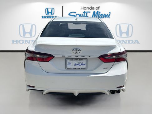 Used 2021 Toyota Camry SE FWD image 6