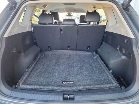 Used 2024 Volkswagen Tiguan SE image 38