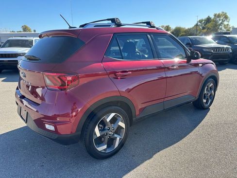 Used 2023 Hyundai Venue SEL image 4