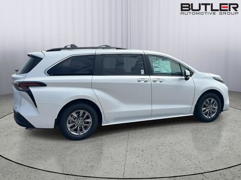 New 2026 Toyota Sienna XLE FWD image 7