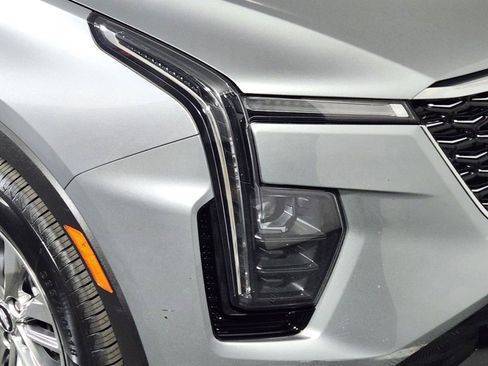 Used 2024 Cadillac XT4 Premium Luxury image 11