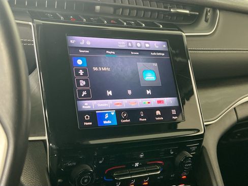 Used 2022 Jeep Grand Cherokee Limited image 14