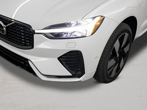 Certified 2024 Volvo XC60 T8 Plus w/ Protection Package Premier AWD/4WD image 8