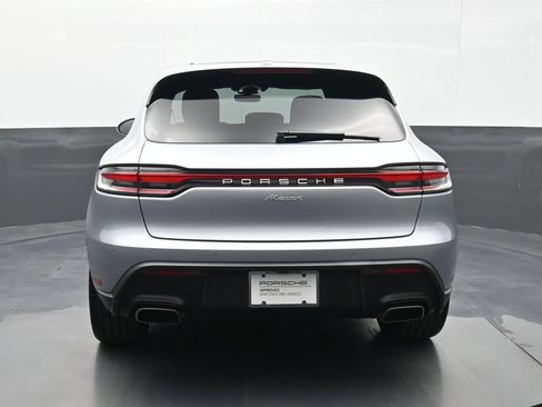 Certified 2025 Porsche Macan AWD/4WD image 22