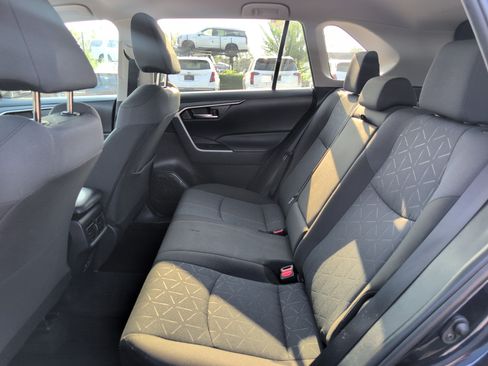 Used 2024 Toyota RAV4 XLE AWD/4WD image 31