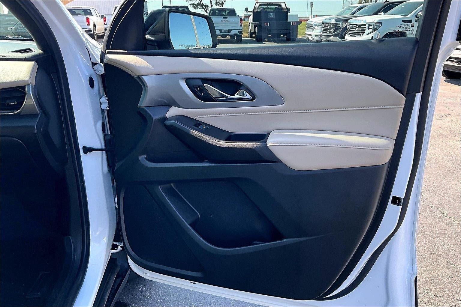 Used 2022 Chevrolet Traverse LS AWD/4WD image 27