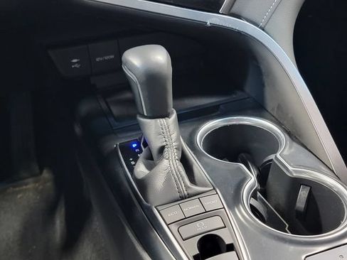 Used 2018 Toyota Camry XSE FWD image 22