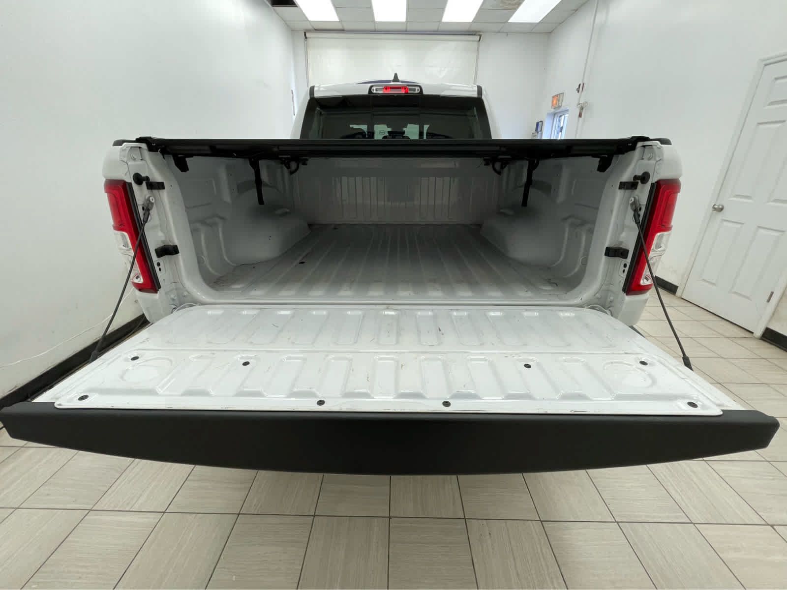 Used 2022 RAM 1500 Big Horn AWD/4WD image 12