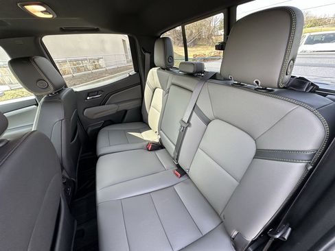 Used 2025 Chevrolet Colorado ZR2 w/ Technology Package image 22