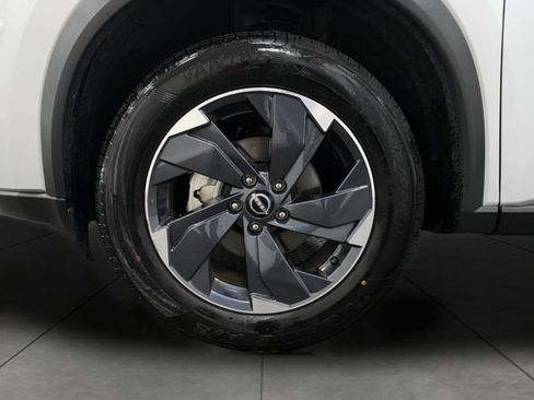 Certified 2025 Nissan Rogue SV AWD/4WD image 12