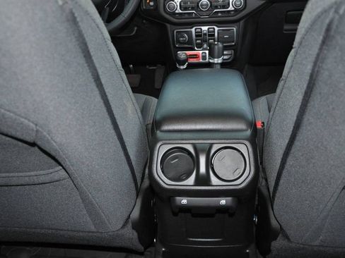 Used 2024 Jeep Wrangler Unlimited image 21