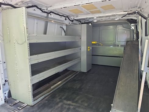Used 2018 Ford Transit 250 148 Low Roof RWD image 17